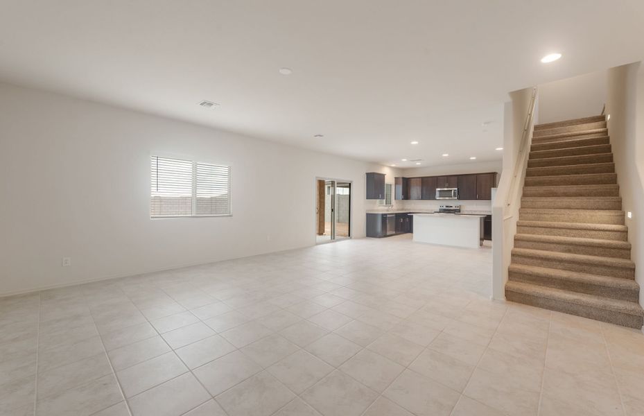 Spacious, unfurnished interior of a new home in El Rancho Santa Rosa, Maricopa (Image 25).