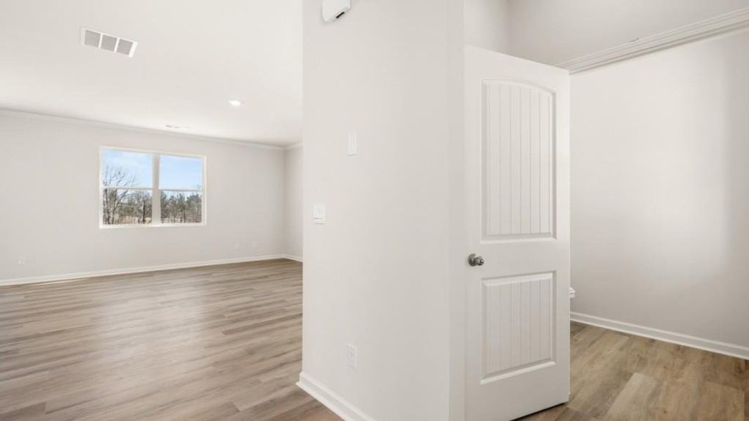 Spacious, unfurnished interior of a new home in Sheffield Highlands, Dallas (Image 12).