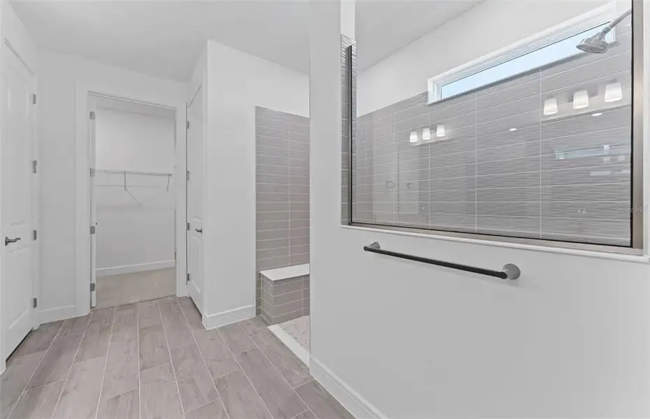 Spacious, unfurnished interior of a new home in Del Webb Stone Creek, Ocala (Image 14).