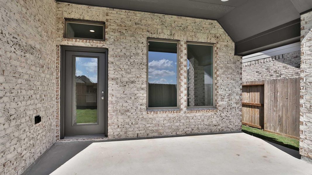 Exterior details and patio area of a home in Candela South 40', Richmond (Image 4).