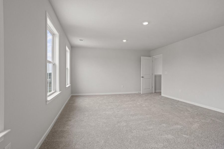 Spacious, unfurnished interior of a new home in , Seneca (Image 21).
