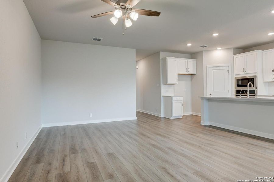 Spacious, unfurnished interior of a new home in Saddlebrook Ranch, Schertz (Image 16).