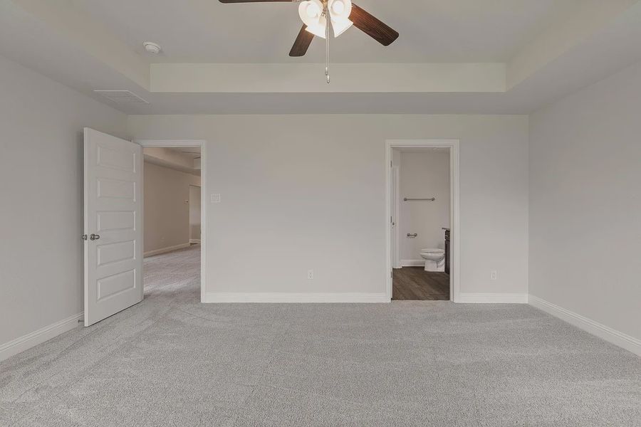 Spacious, unfurnished interior of a new home in Grand Oaks Reserve, Cleveland (Image 24).