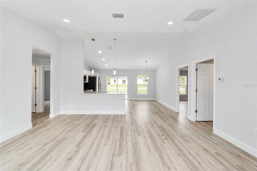Spacious, unfurnished interior of a new home in , Ocala (Image 17).