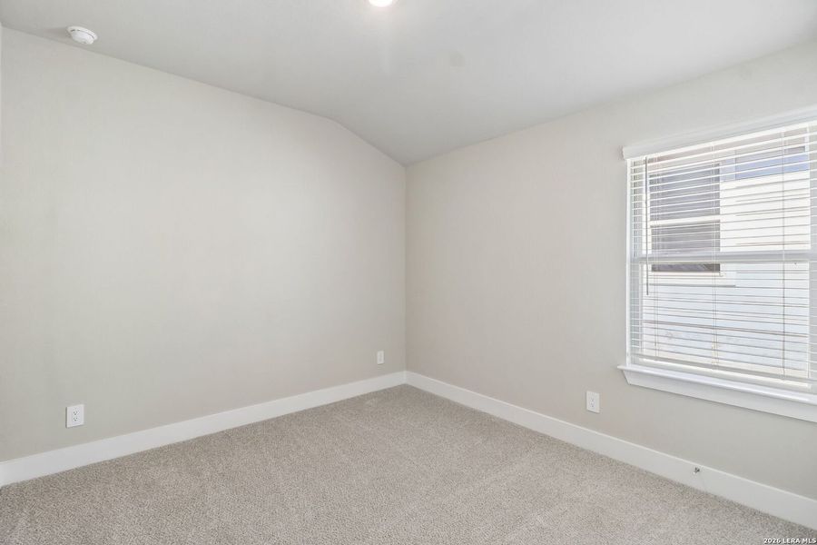 Spacious, unfurnished interior of a new home in Lark Canyon, New Braunfels (Image 28).
