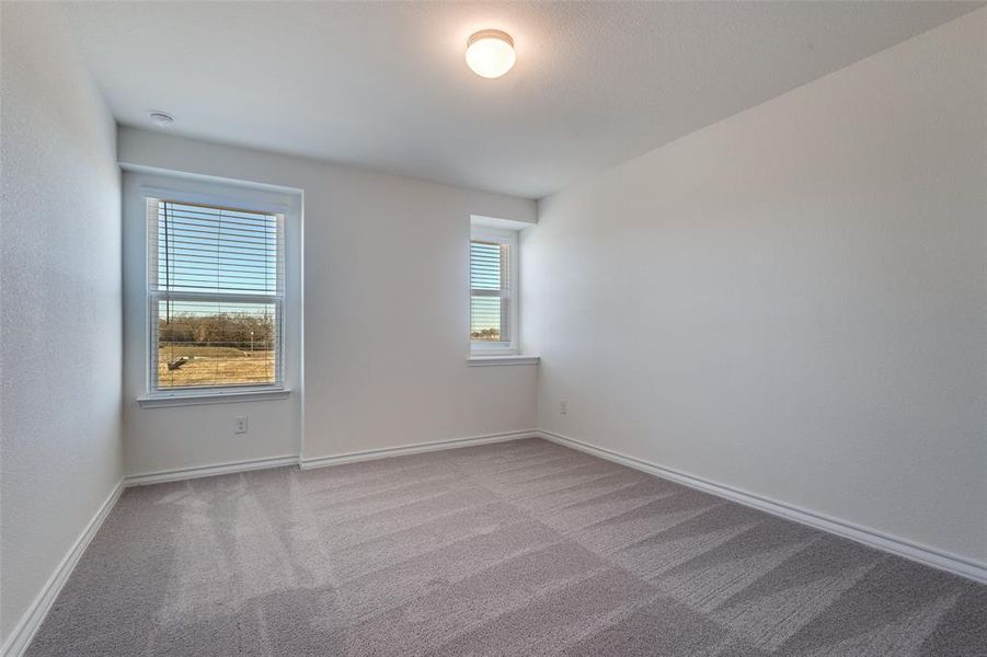 Spacious, unfurnished interior of a new home in Eagle Creek, Denton (Image 20).