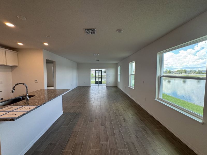 Spacious, unfurnished interior of a new home in Lake Deer Estates, Poinciana (Image 9).