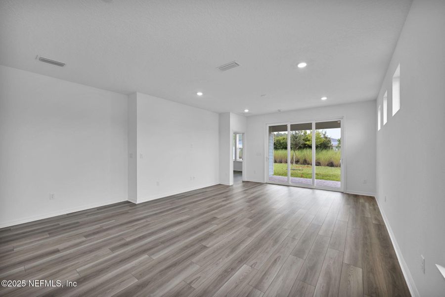 Spacious, unfurnished interior of a new home in Del Webb Wildlight, Yulee (Image 22).