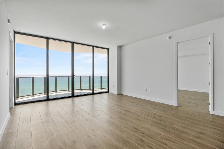 Spacious, unfurnished interior of a new home in Casamar, Pompano Beach (Image 21).