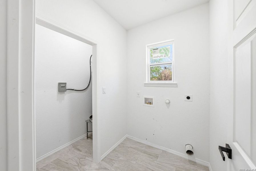 Spacious, unfurnished interior of a new home in , Seguin (Image 18). Spacious, unfurnished interior of a new home in , Seguin (Image 18).