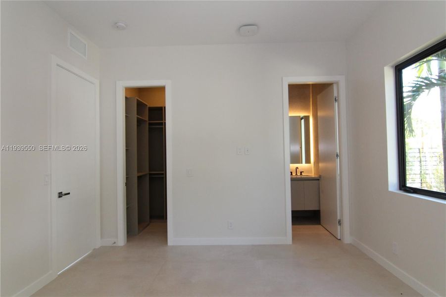 Spacious, unfurnished interior of a new home in , Miami (Image 21).