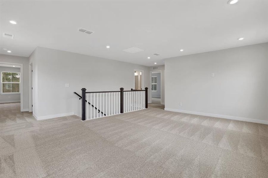 Spacious, unfurnished interior of a new home in Crystal Falls, Dawsonville (Image 31).