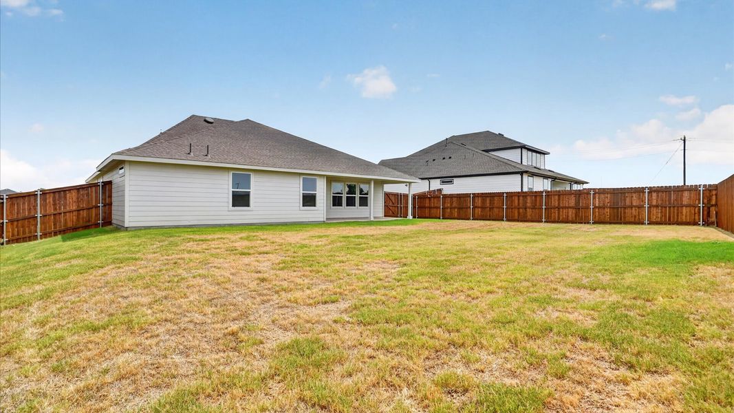 Exterior details and patio area of a home in Sandstone Estates, Granbury (Image 17).