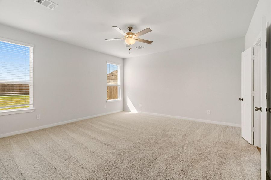 Spacious, unfurnished interior of a new home in Fulshear Lakes, Fulshear (Image 13). Spacious, unfurnished interior of a new home in Fulshear Lakes, Fulshear (Image 13).