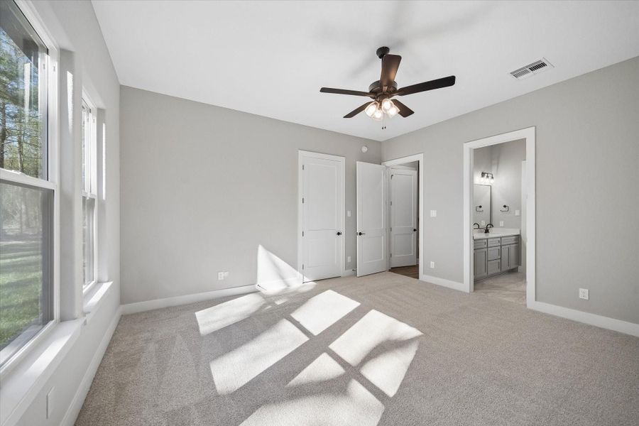 Spacious, unfurnished interior of a new home in , Huntsville (Image 20).