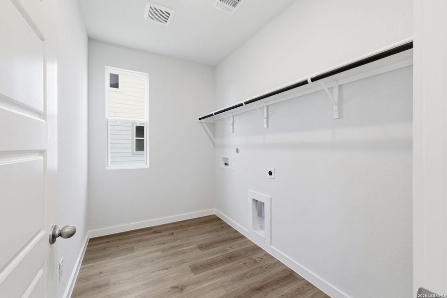 Spacious, unfurnished interior of a new home in , San Antonio (Image 17).