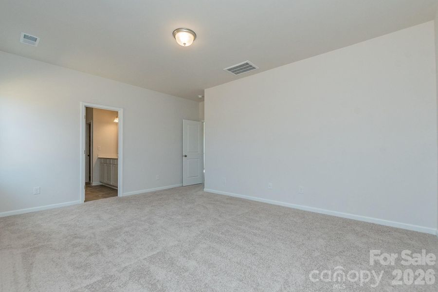 Spacious, unfurnished interior of a new home in Cedar Meadows, Monroe (Image 16).