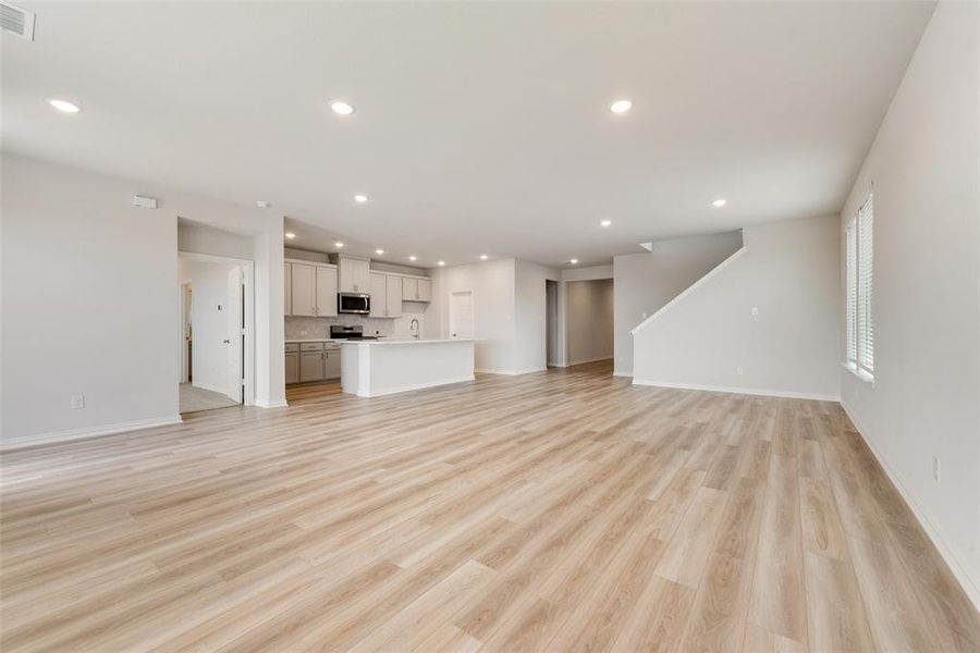 Spacious, unfurnished interior of a new home in Walden Pond, Forney (Image 15).