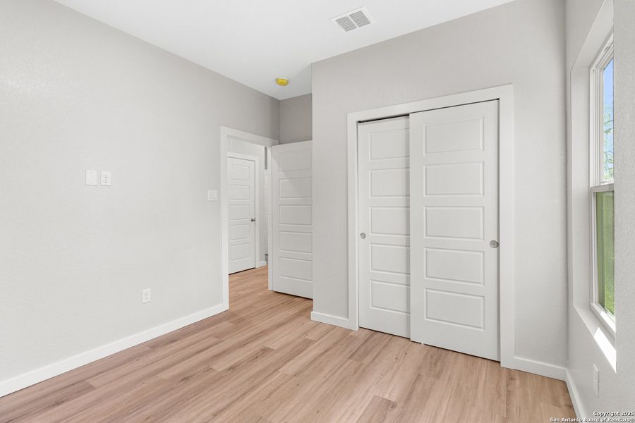 Spacious, unfurnished interior of a new home in , San Antonio (Image 10).