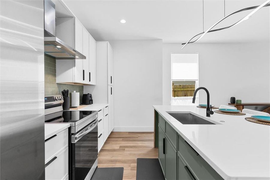 Furnished interior view inside a new home in , Atlanta (Image 22).