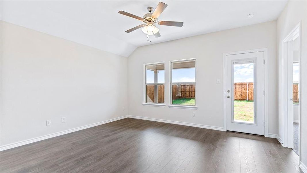 Spacious, unfurnished interior of a new home in Bel Air Village, Sherman (Image 28).