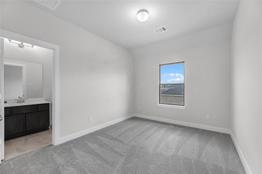 Spacious, unfurnished interior of a new home in Cross Creek West - 45', Fulshear (Image 14).