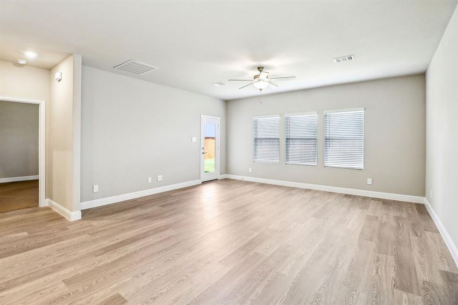 Photo is not of the actual home, but is an inspirational photo of builder’s model home and may depict options, furnishings, and/or decorator features that are not included. Photo is not of the actual home, but is an inspirational photo of builder’s model home and may depict options, furnishings, and/or decorator features that are not included.