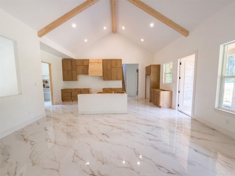 Spacious, unfurnished interior of a new home in , Dayton (Image 9).