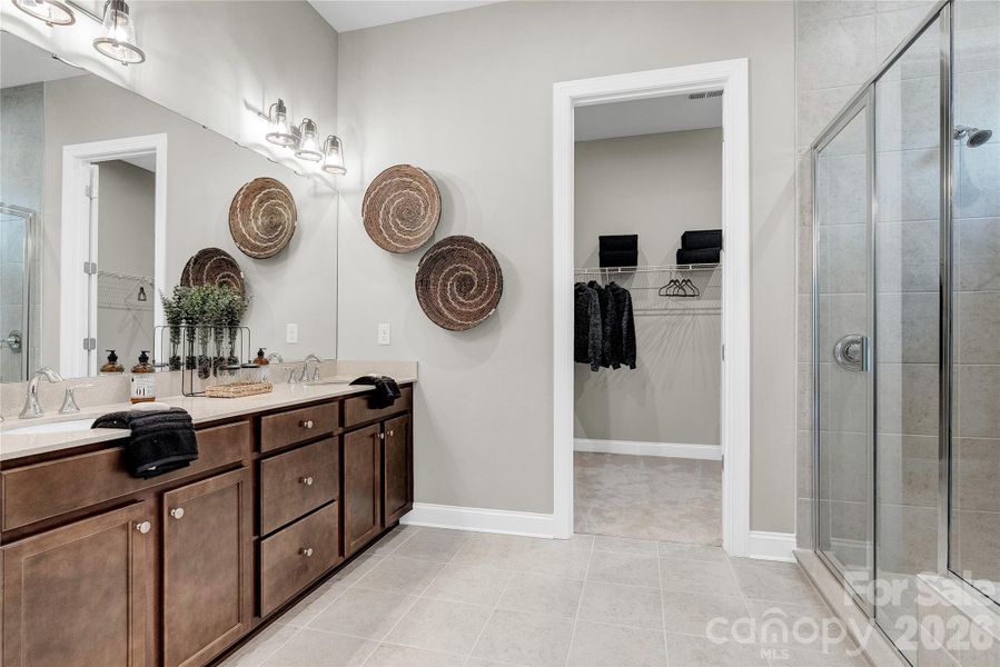 Owner's Bath. Model photos used for reference Owner's Bath. Model photos used for reference