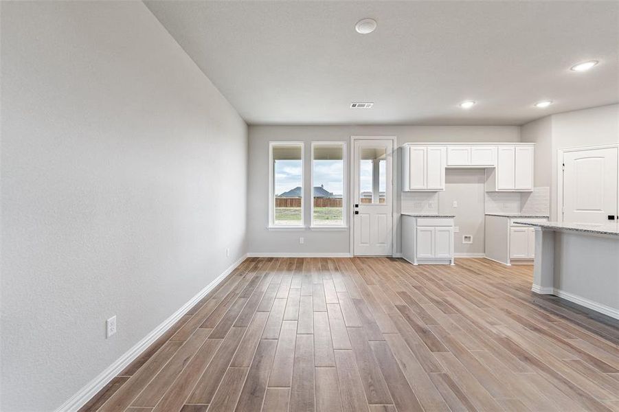 Spacious, unfurnished interior of a new home in Oak Valley, Oak Ridge (Image 27). Spacious, unfurnished interior of a new home in Oak Valley, Oak Ridge (Image 27).