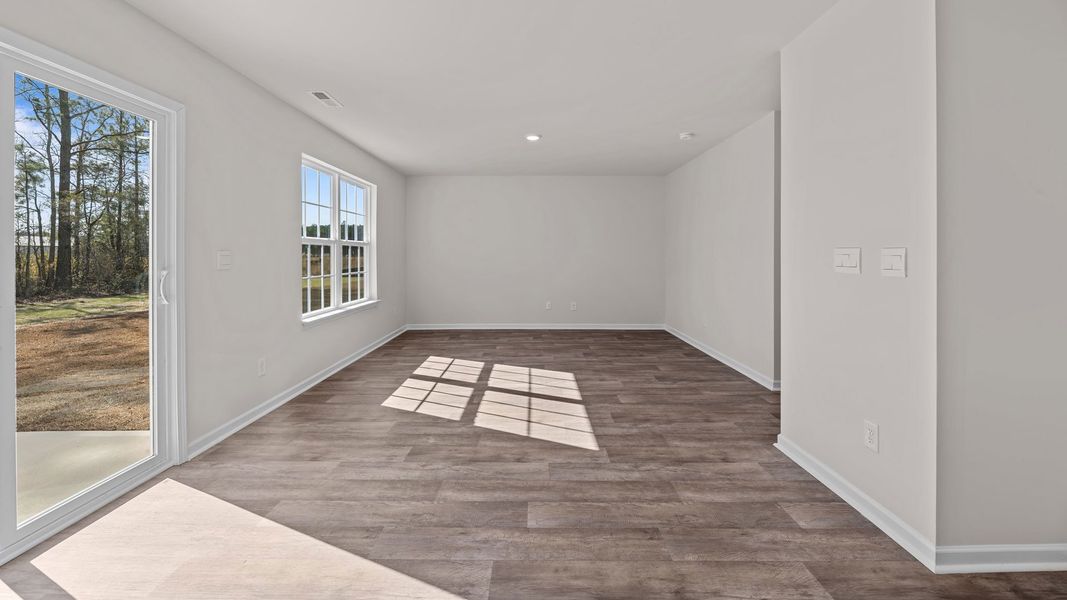 Spacious, unfurnished interior of a new home in Madeline Farm, New Bern (Image 23).