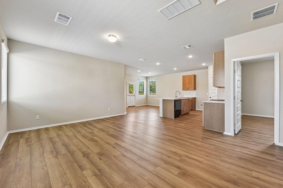 Spacious, unfurnished interior of a new home in Edgebrooke, Pflugerville (Image 16).