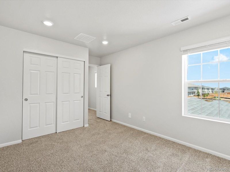 Spacious, unfurnished interior of a new home in Ridgeline Vista: The Canyon Collection, Brighton (Image 39).