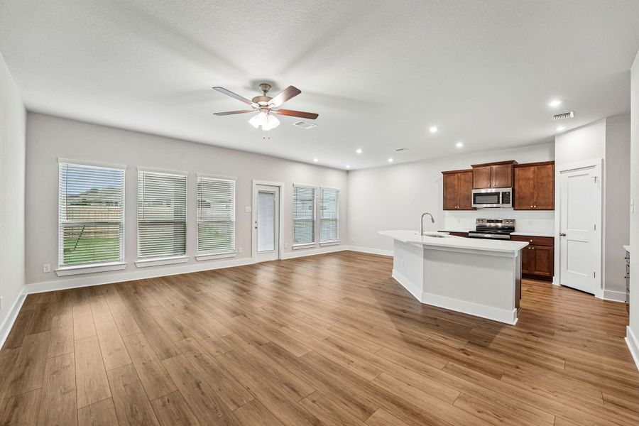 Spacious, unfurnished interior of a new home in Three Creeks, Belton (Image 9). Spacious, unfurnished interior of a new home in Three Creeks, Belton (Image 9).