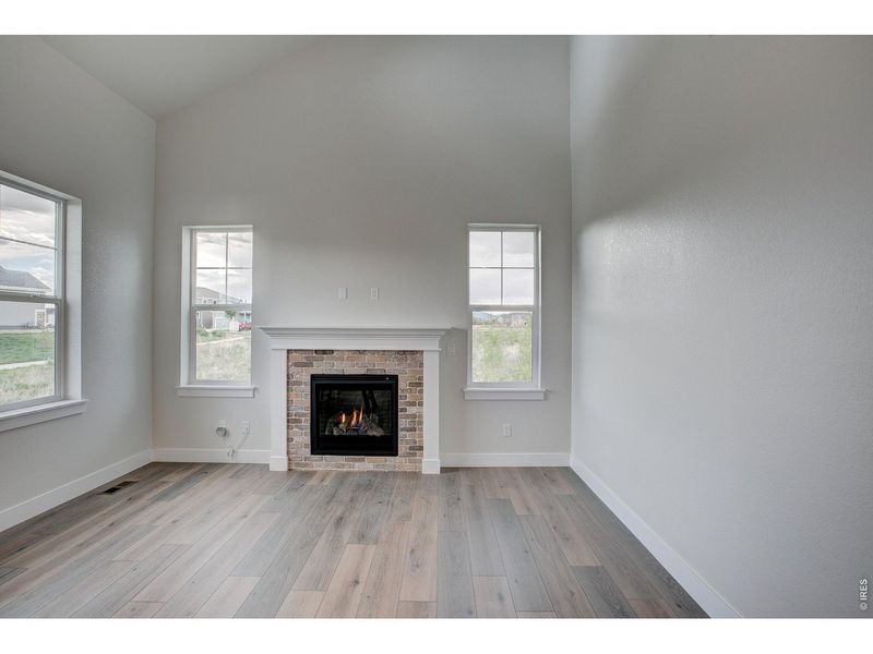 Spacious, unfurnished interior of a new home in The Lakes at Centerra - The Shores, Loveland (Image 16).