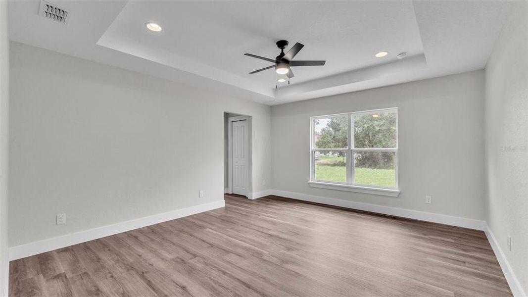 Spacious, unfurnished interior of a new home in , Sebring (Image 18).