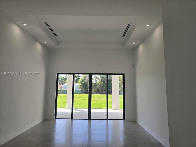 Spacious, unfurnished interior of a new home in , Homestead (Image 75).