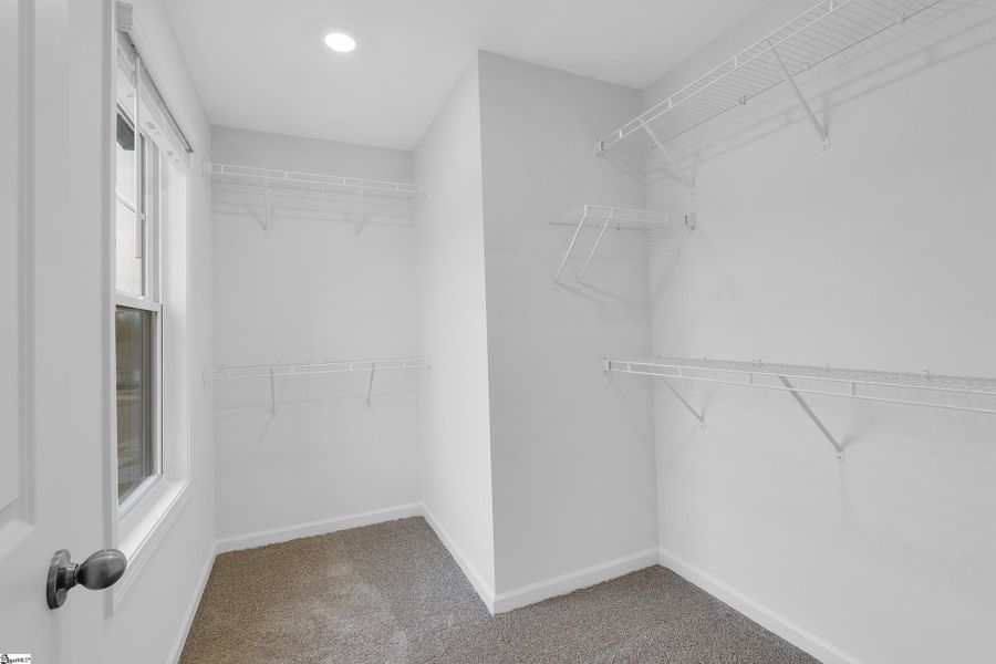 Spacious, unfurnished interior of a new home in Sedona, Greenville (Image 19).