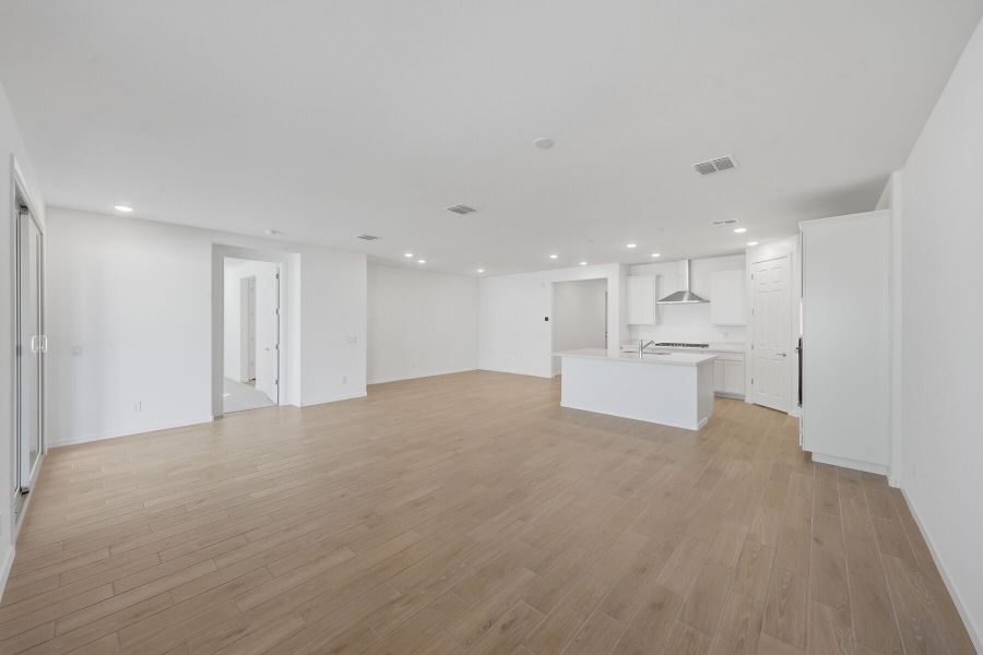 Spacious, unfurnished interior of a new home in Tierra Vistoso, Surprise (Image 9).