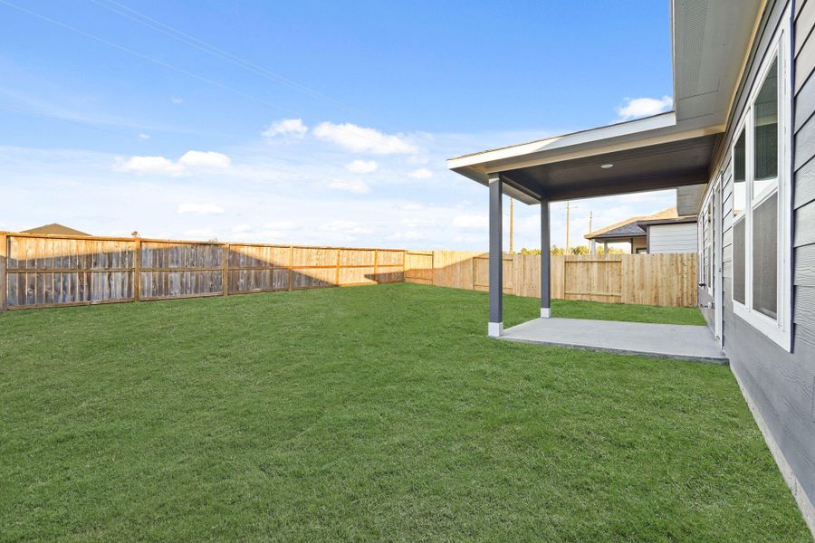 Exterior details and patio area of a home in Magnolia Springs, Montgomery (Image 3).