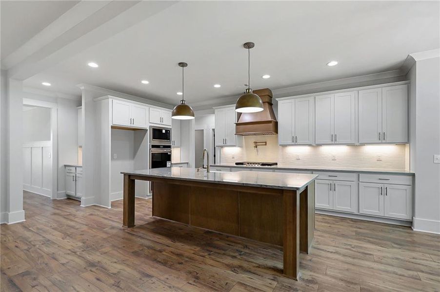 Furnished interior view inside a new home in Spring Creek, Monroe (Image 3).