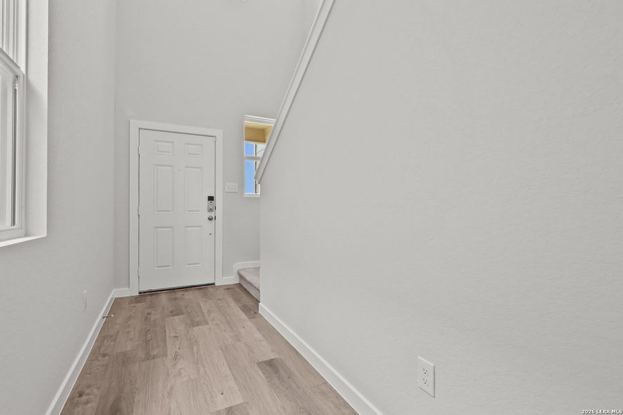 Spacious, unfurnished interior of a new home in Park Place, New Braunfels (Image 32).