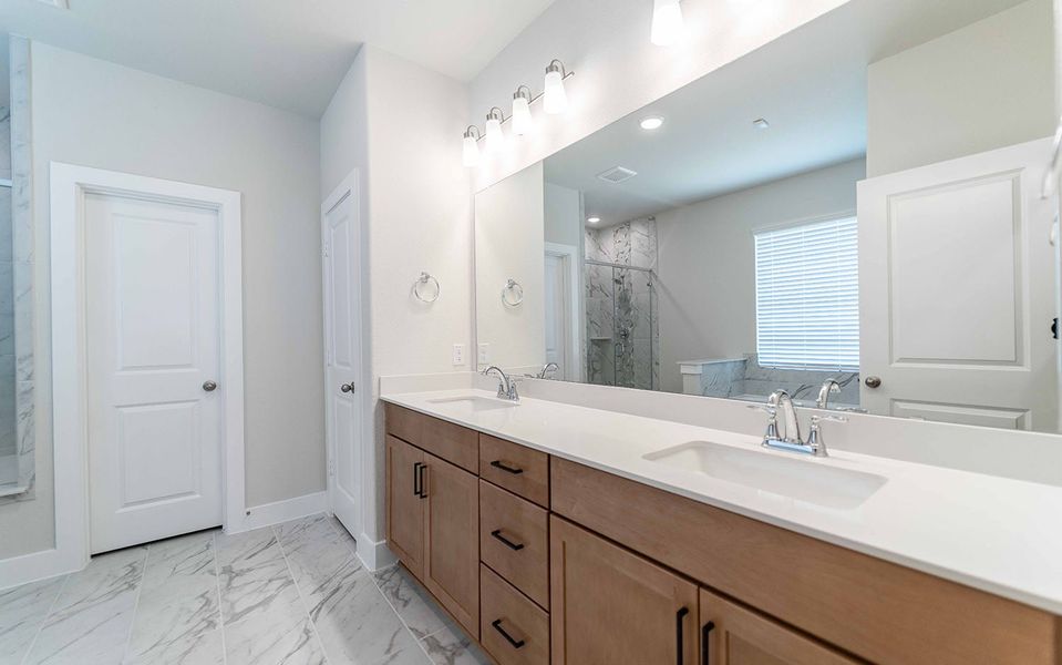 Furnished interior view inside a new home in Canterra Creek, Rosharon (Image 9).