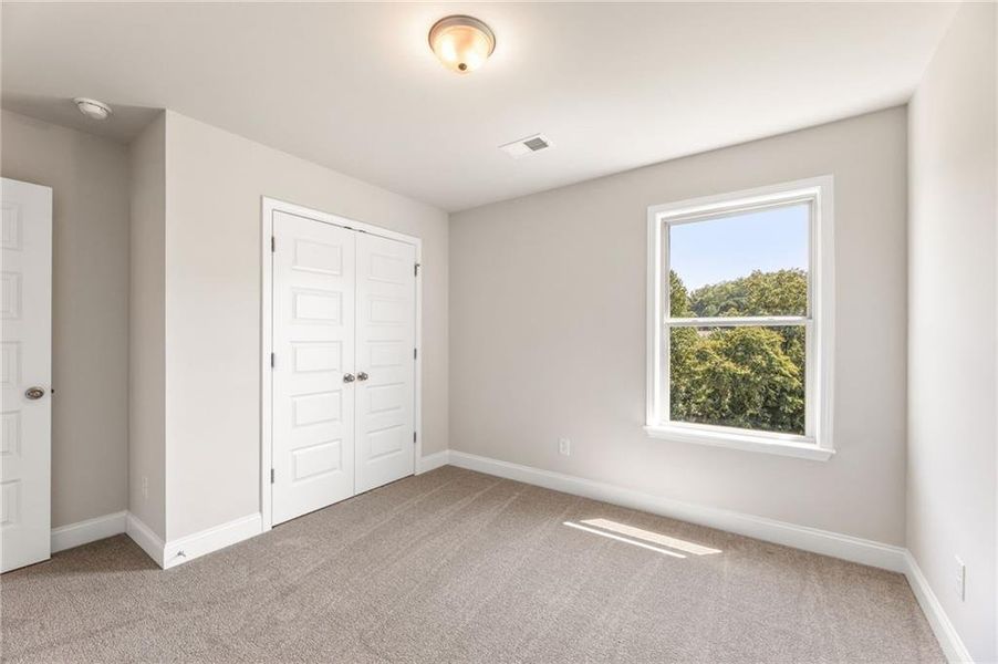 Spacious, unfurnished interior of a new home in Hellen Valley, Braselton (Image 19).