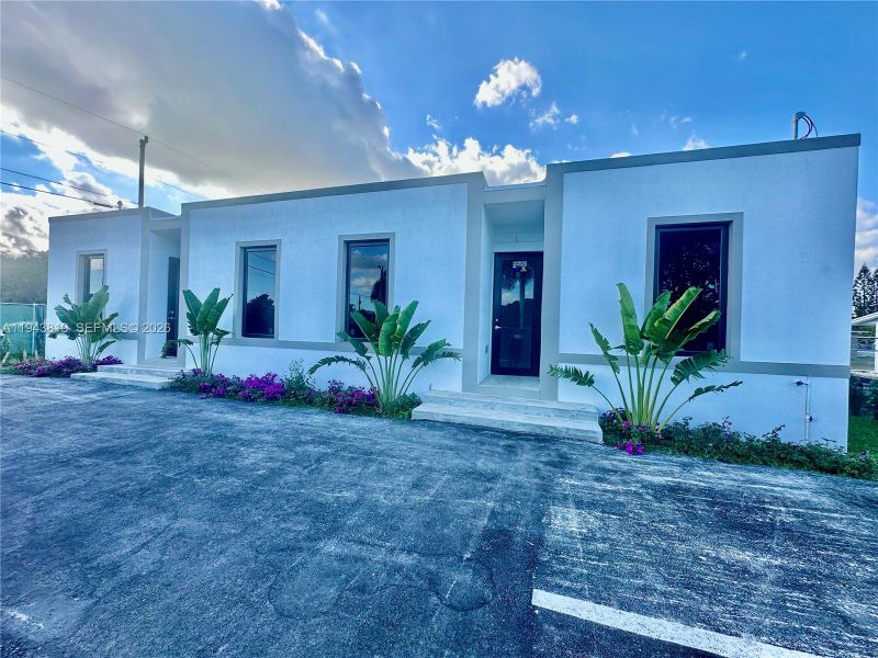 Exterior details and patio area of a home in , Florida City (Image 13).