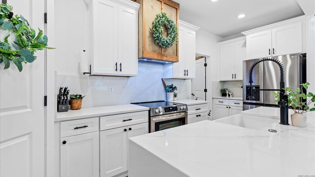 Furnished interior view inside a new home in , Canyon Lake (Image 9).