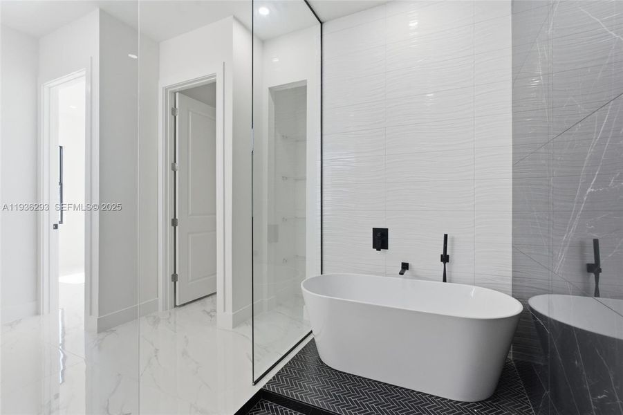 Furnished interior view inside a new home in , Cape Coral (Image 32).