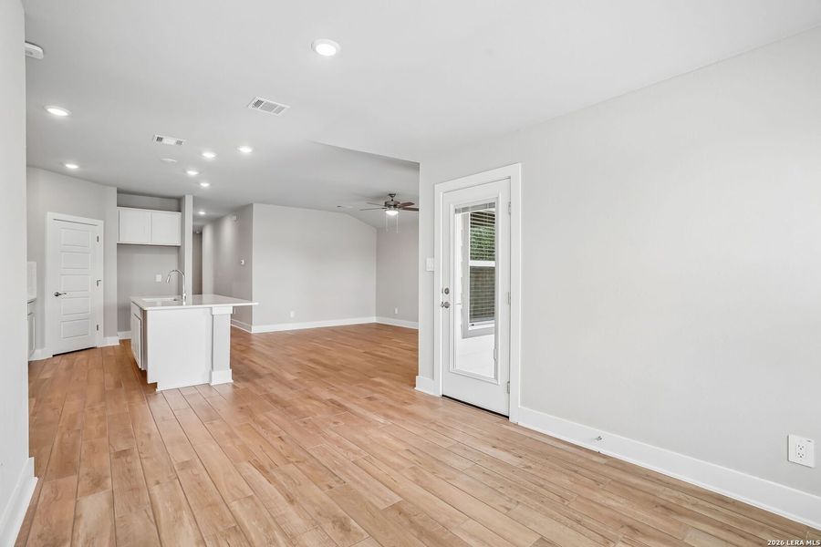 Spacious, unfurnished interior of a new home in Carmel Ranch, Schertz (Image 33). Spacious, unfurnished interior of a new home in Carmel Ranch, Schertz (Image 33).