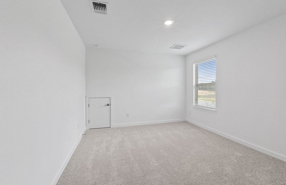 Spacious, unfurnished interior of a new home in Wolf Ranch, Georgetown (Image 36).