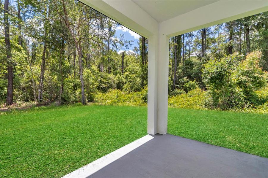 Exterior details and patio area of a home in , Dunnellon (Image 27).